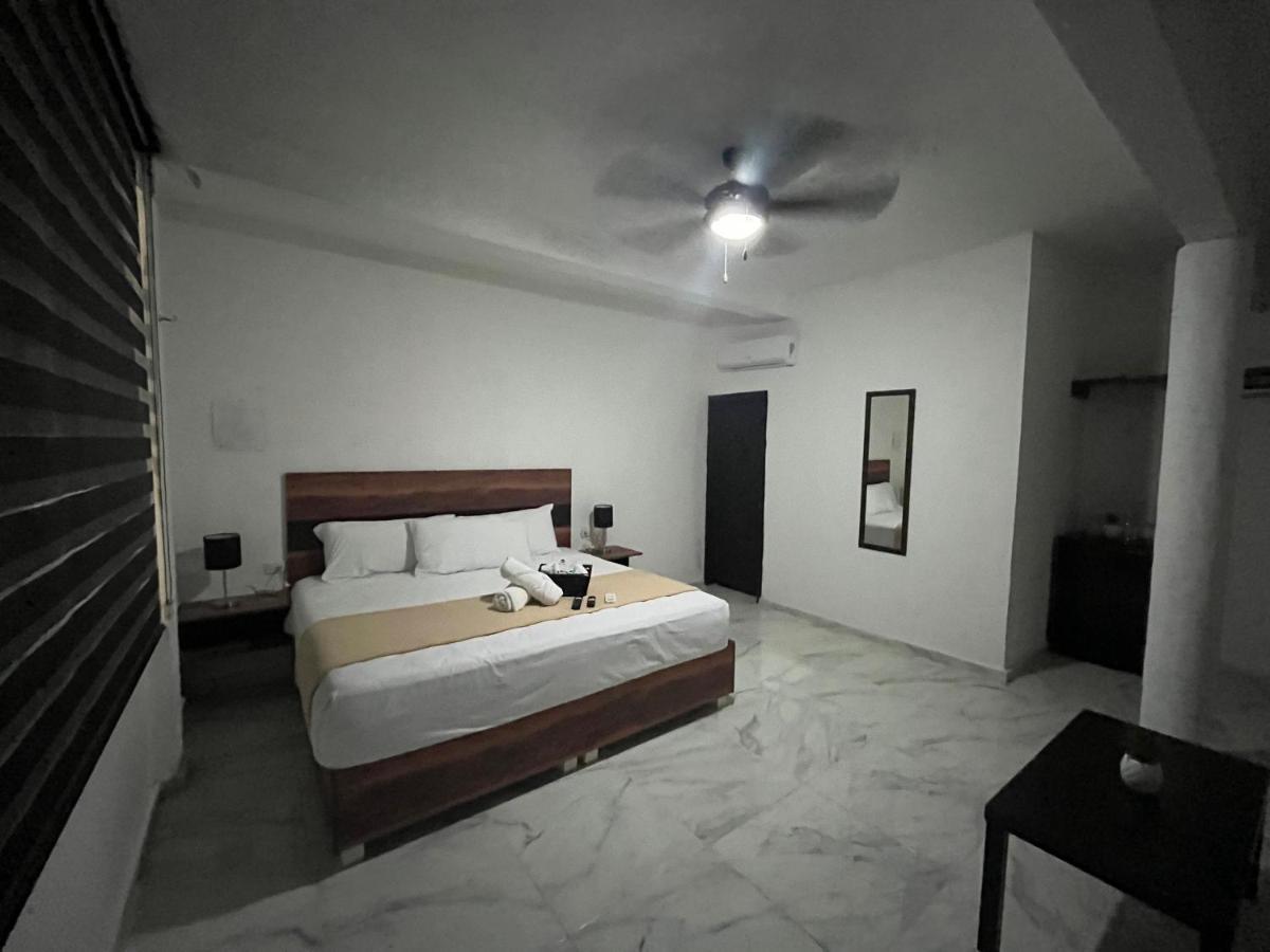 Balam Playa - 15Th Ave Hotel Playa del Carmen Exterior photo A bedroom in a hotel